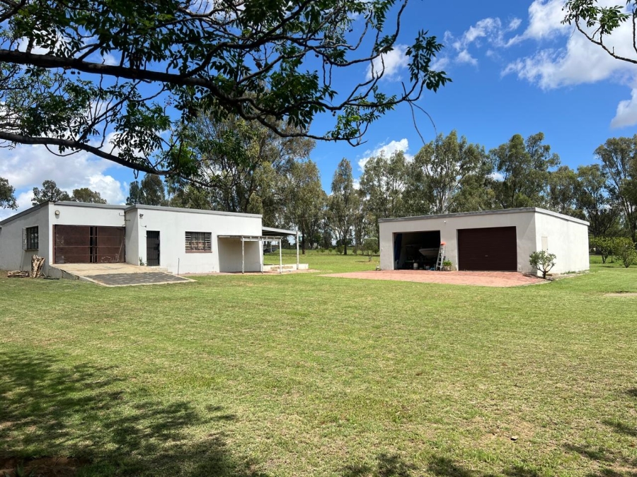 5 Bedroom Property for Sale in Hartebeesfontein SH Free State